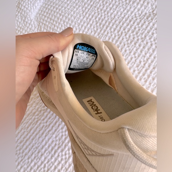 SOLD - Hoka Transport in Eggnog size 8 - Picture 4 of 4